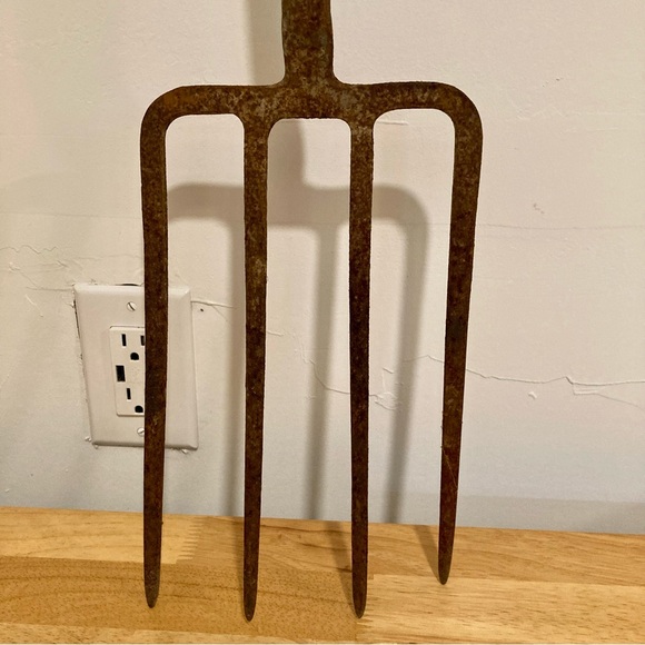 Vintage Pitchfork Wood and Metal 4 Tines 42.5” Long Farm Barn Decor Rustic - Picture 14 of 16